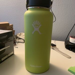 Hydro Flask 32oz highlighter yellow color